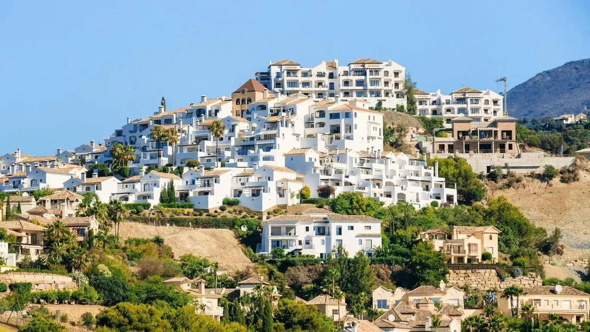 Mountain villas with panoramic valley views in Benahavís