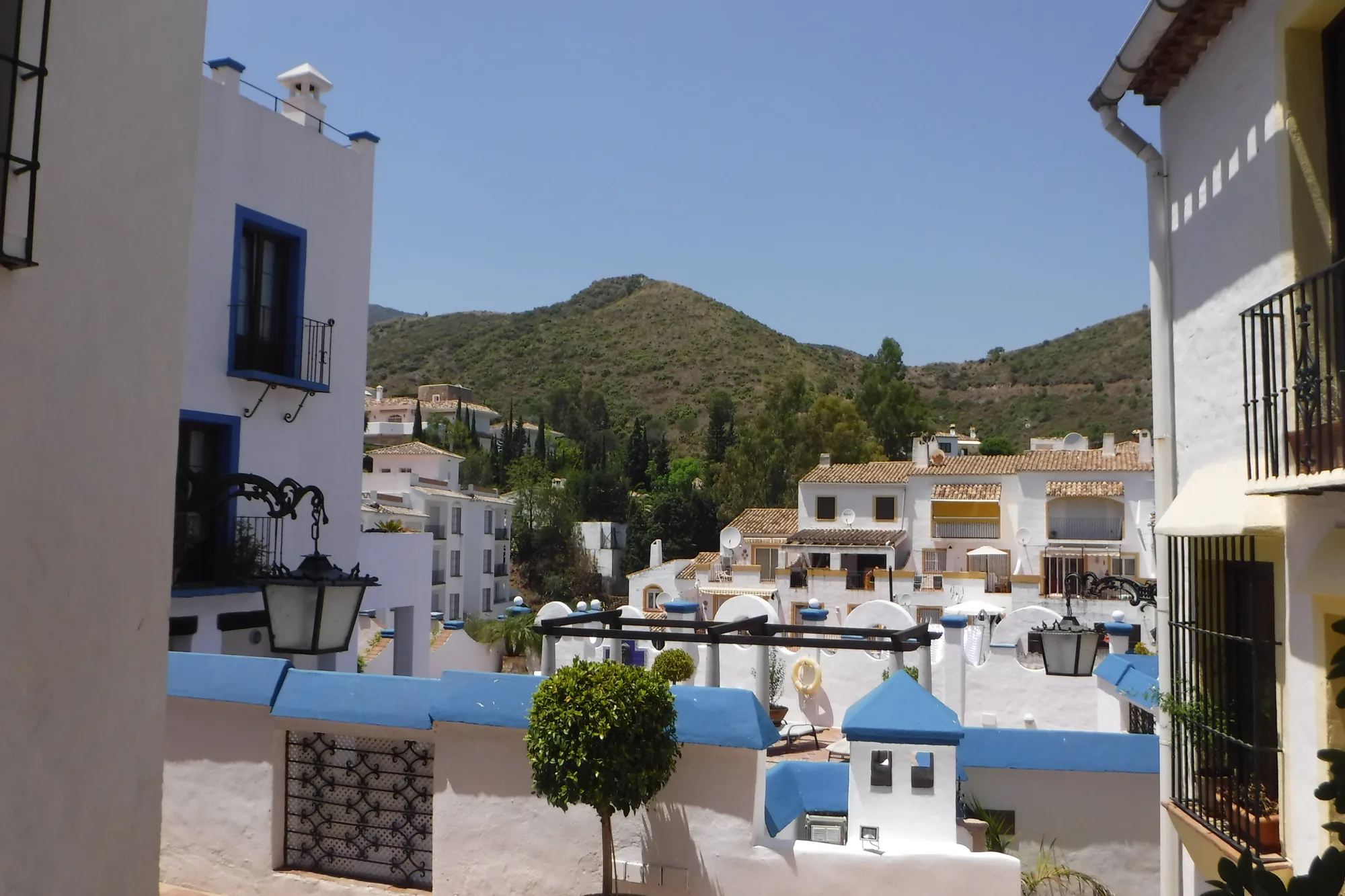 Residential landscape around Los Flamingos in Benahavís