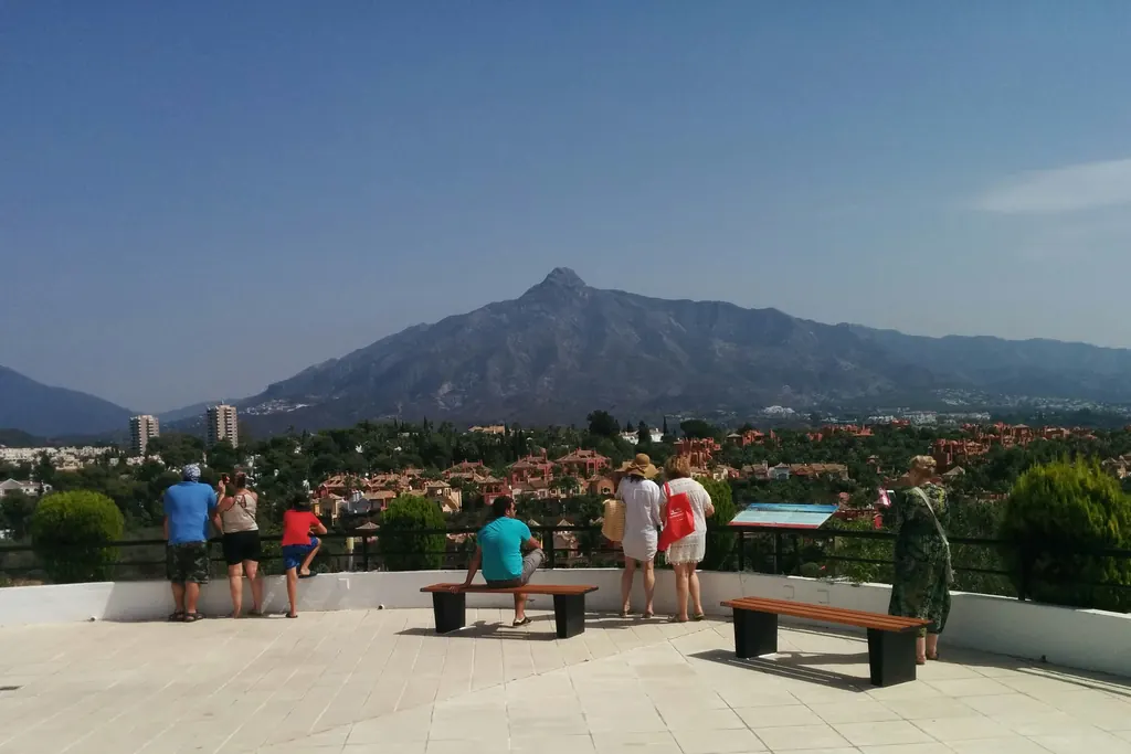 Visitors at a viewpoint in Nueva Andalucía, Marbella, looking towards La Concha mountain and the surrounding housing