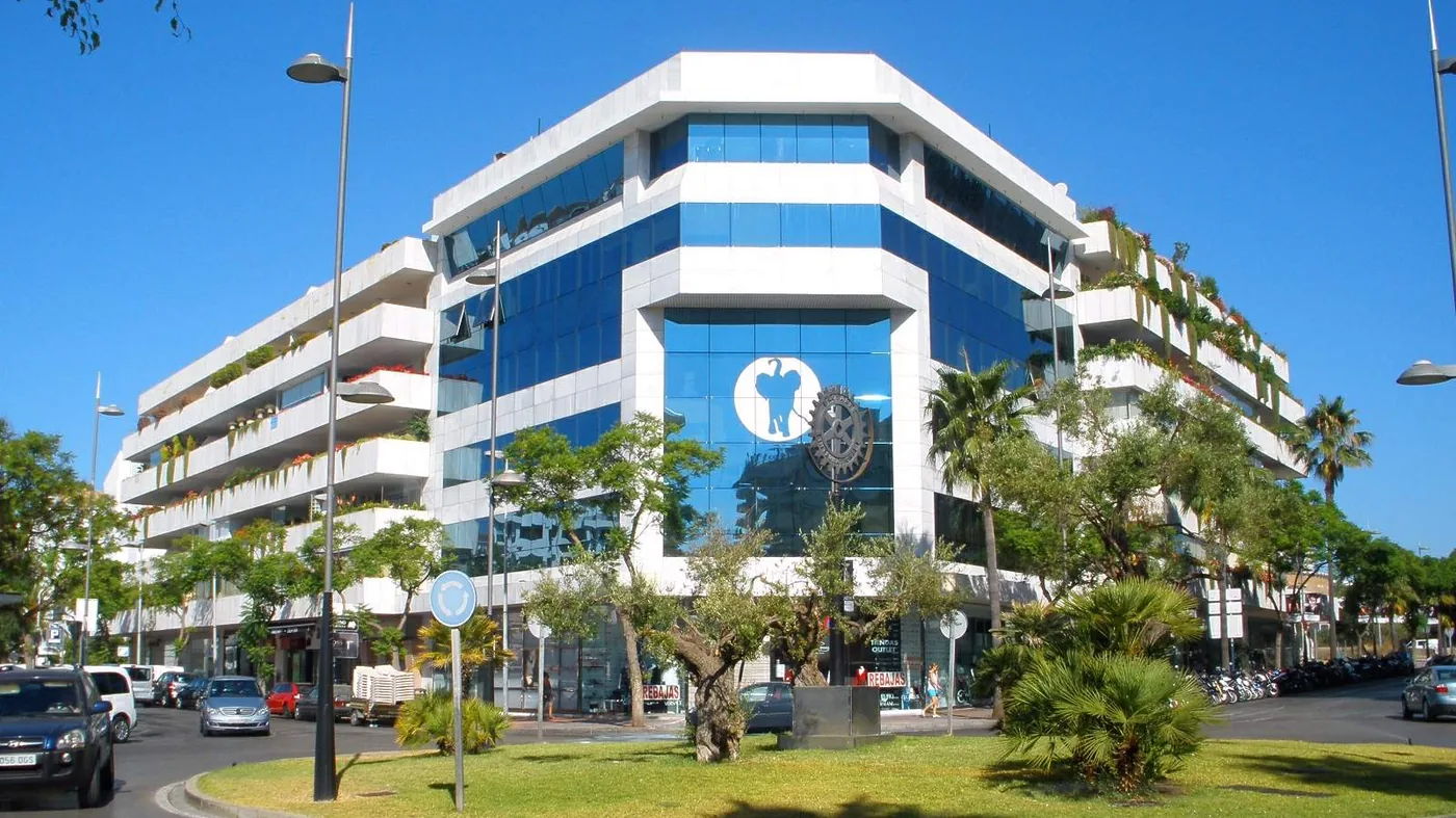Upper floors of a residential building in Nueva Andalucía, Marbella, with planted terraces